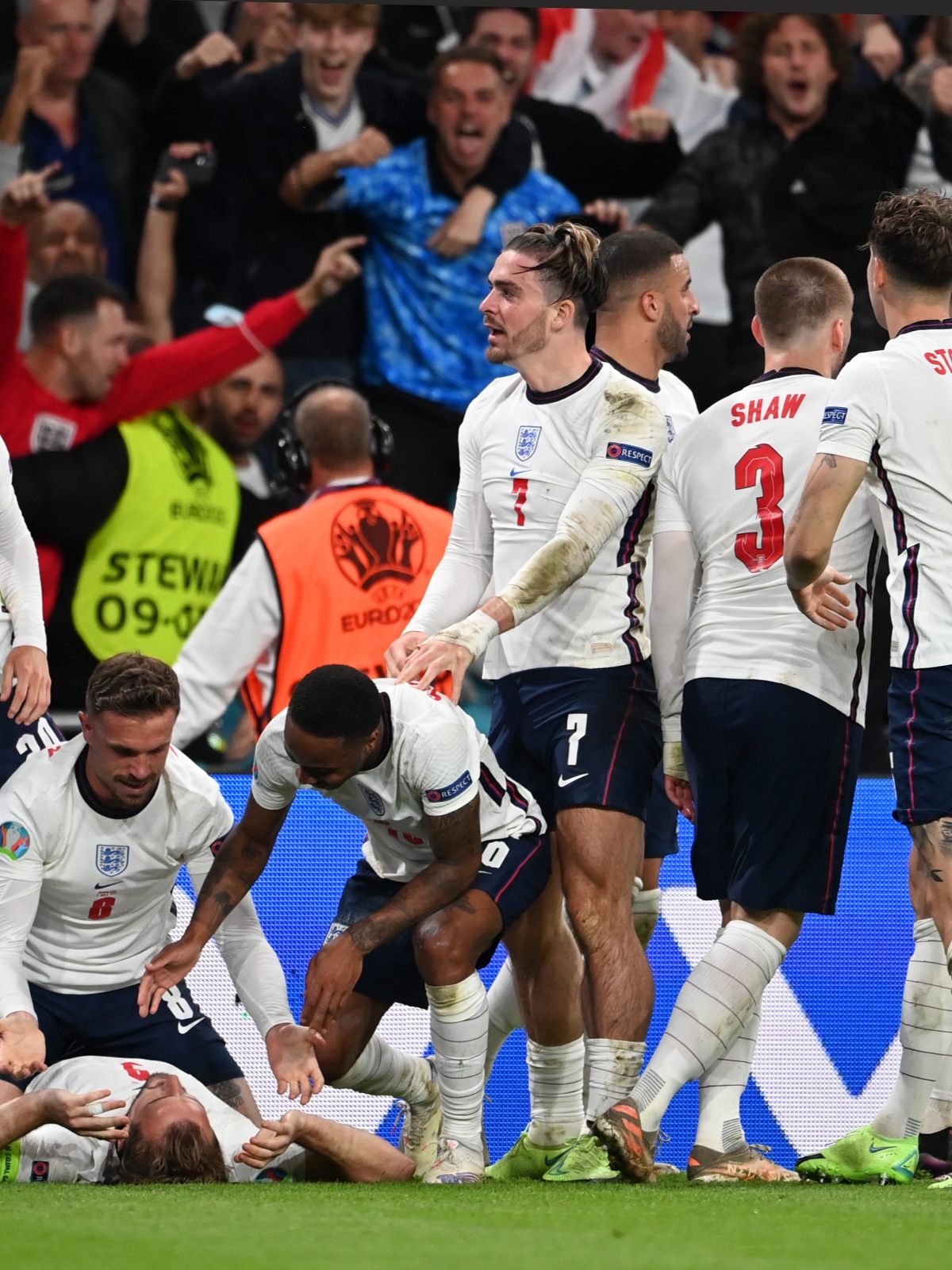 英格兰队取得重要胜利，晋级的简单介绍