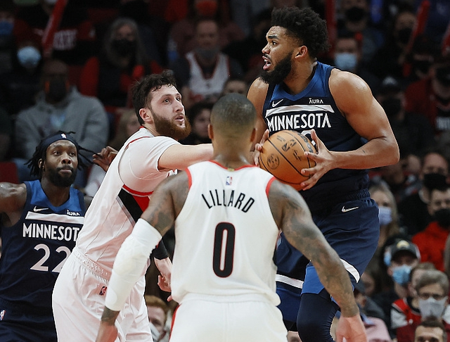 包含江苏队完胜四川队,利拉德惊艳四座的词条 包含江苏队完胜四川队,利拉德惊艳四座的词条