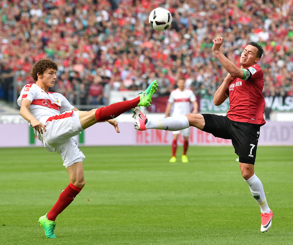 瓦伦西亚门将神勇扑救，力保球门安全的简单介绍