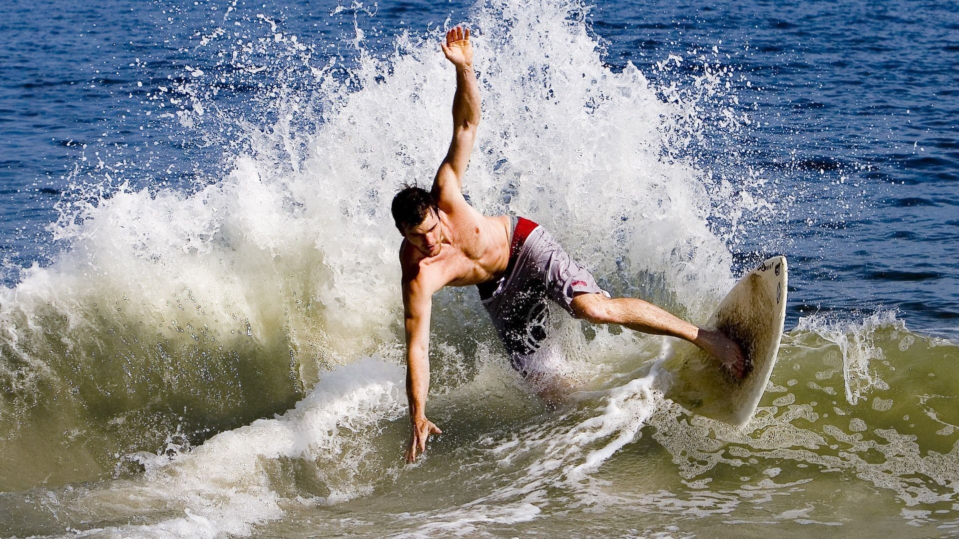 赛道风云，索伯车队全面碾压威廉姆斯，周冠宇状态火热引爆围场